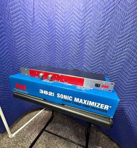 Bbe-sm-328sw Bbe New 382i Sw Sonic Maximizer Rackmount Unit 1u. With Box Excellent Condition