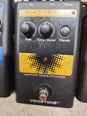 0726-abo86-us1 Tc-helicon Voicetone T1 Vocal Tone And Dynamics Effects Pedal